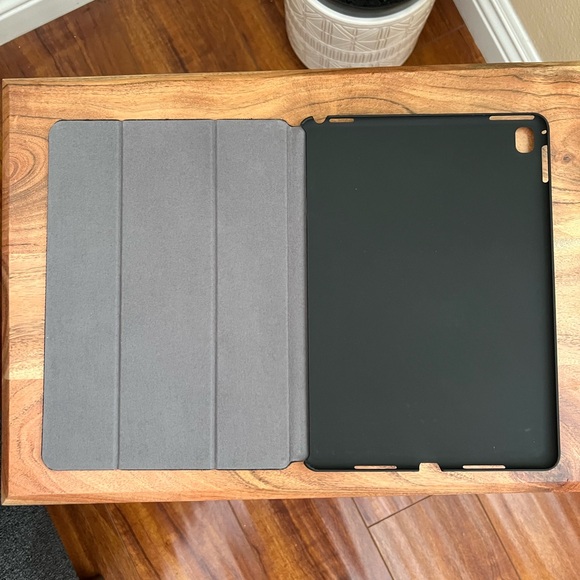 Incase Book Jacket Revolution - Picture 7 of 9